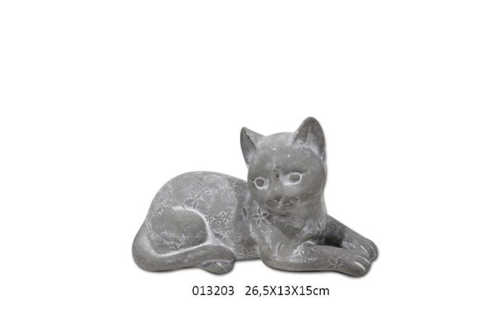 Chat allongé