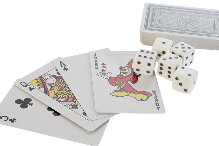 Boîte 1 jeu de cartes avec dés – Image 3